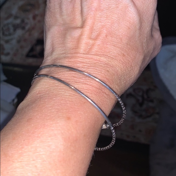 TWO STERLING SILVER DAINTY BRACELETS - Picture 5 of 7